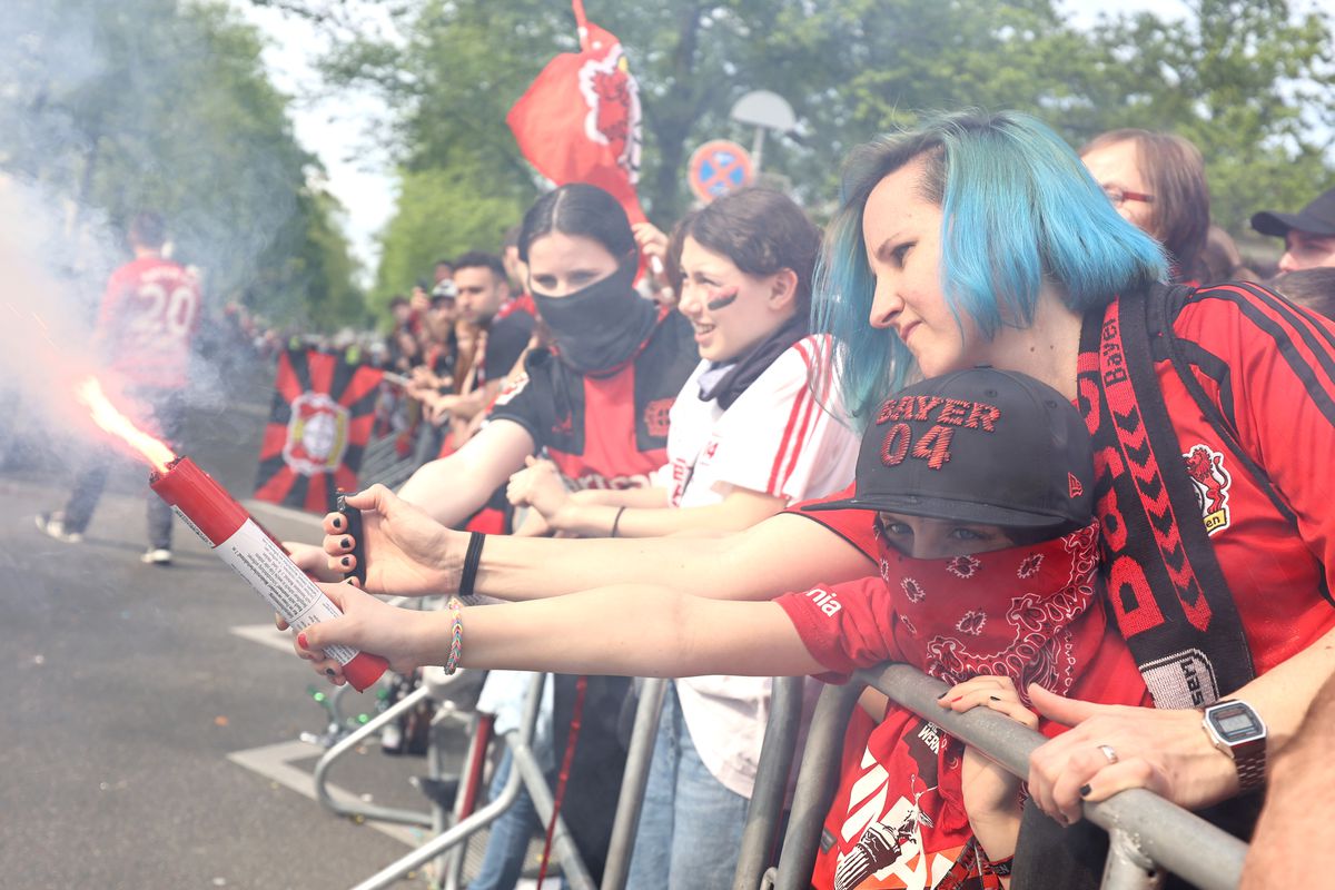Fanii lui Bayer Leverkusen înainte de meciul cu Werder