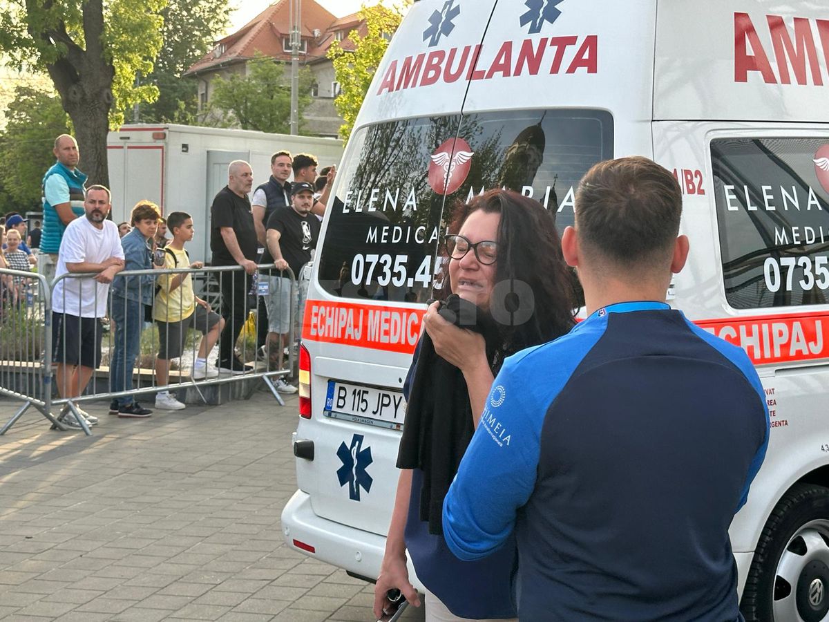 Clipe înspăimântătoare sub ochii copiilor, la Dinamo - Poli Iași » Mama fotbalistului lăsat lat de Homawoo, în lacrimi la ușile ambulanței