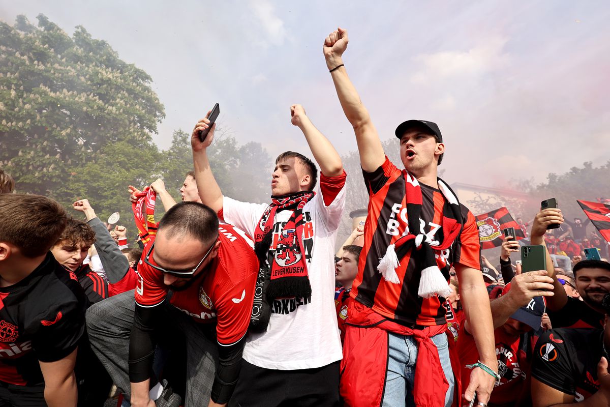 Fanii lui Bayer Leverkusen înainte de meciul cu Werder