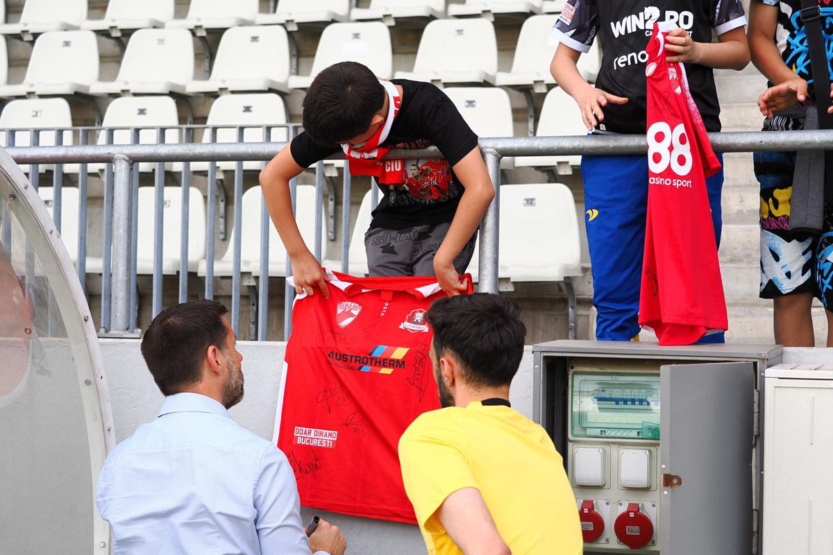 Revenirea „Pitbull-ului”, izbucnirea lui Caparco și ultrașii „falși”: „Din cauza voastră arde cămașa pe noi!” » 10 informații de pe stadion, înainte de Dinamo - Poli Iași