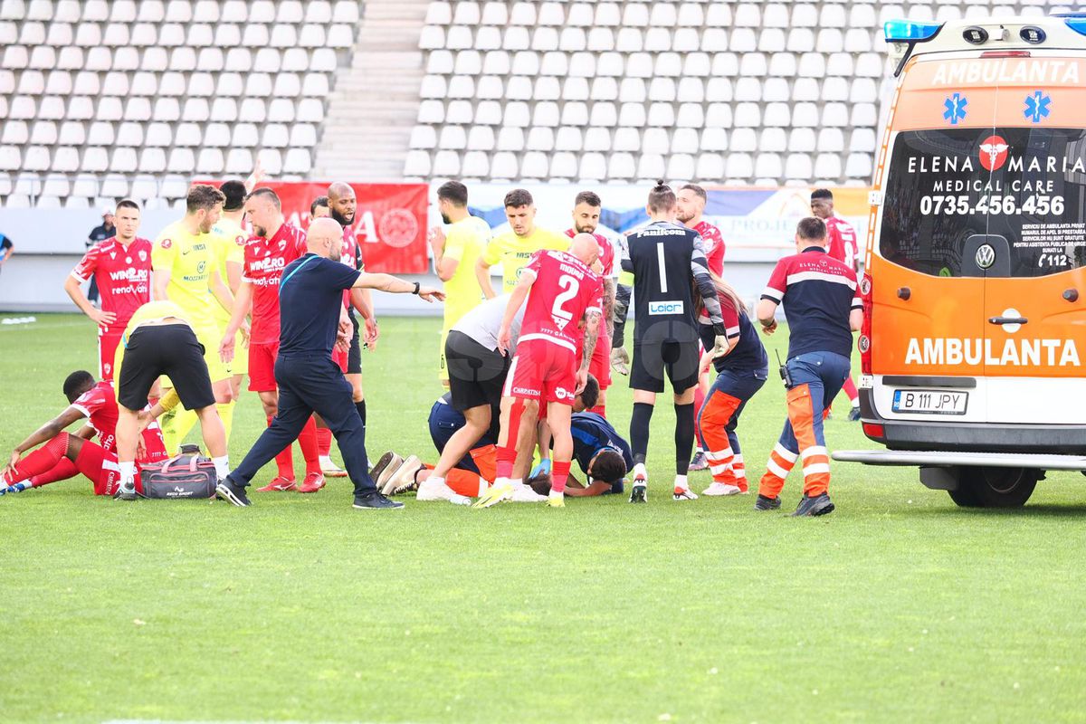 Clipe înspăimântătoare sub ochii copiilor, la Dinamo - Poli Iași » Mama fotbalistului lăsat lat de Homawoo, în lacrimi la ușile ambulanței
