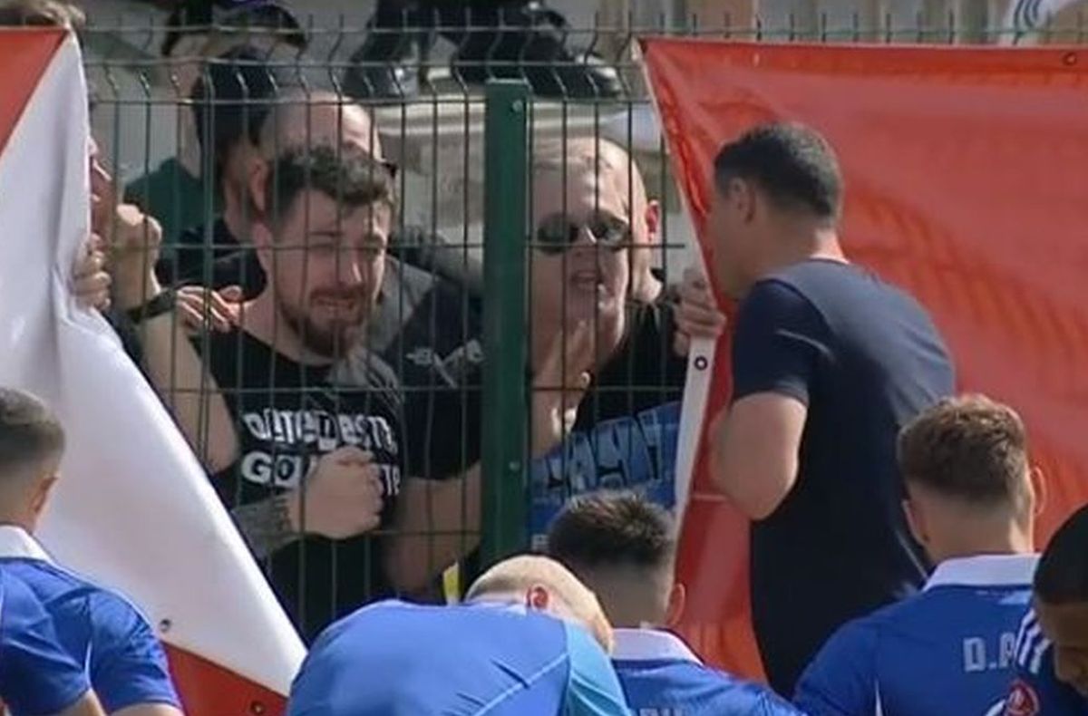 A început scandalul: fanii de la FCU Craiova i-au băgat în ședință pe Trică și pe jucători