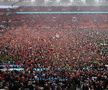 Bucurie fără margini la Leverkusen! Fanii au intrat pe teren în timpul meciului » Xabi Alonso a adus în stil mare primul TITLU din istoria de 120 de ani a clubului