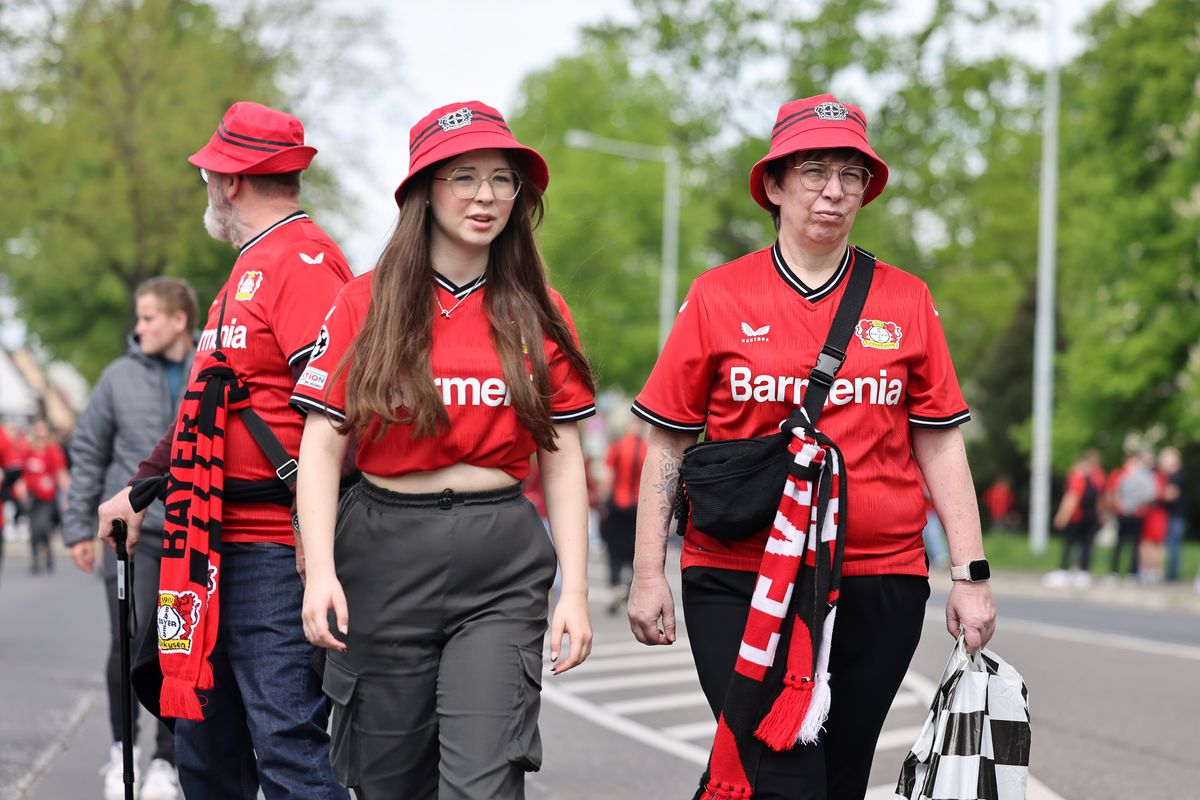 Fanii lui Bayer Leverkusen înainte de meciul cu Werder