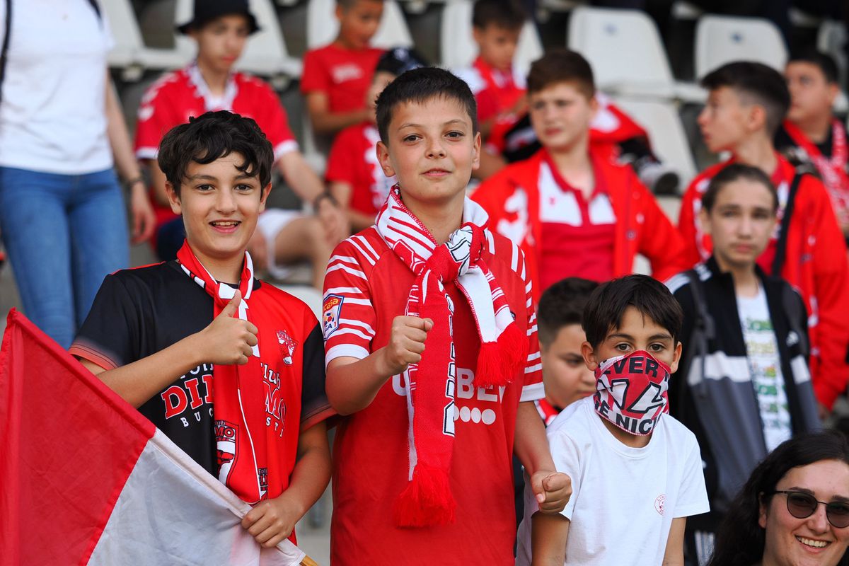 PCH Junior, la Dinamo - Poli Iași