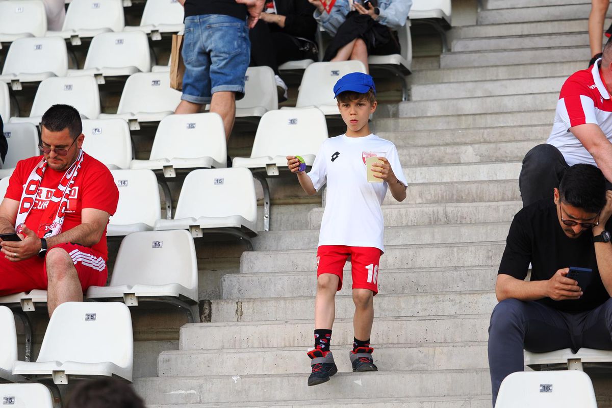 Revenirea „Pitbull-ului”, izbucnirea lui Caparco și ultrașii „falși”: „Din cauza voastră arde cămașa pe noi!” » 10 informații de pe stadion, înainte de Dinamo - Poli Iași