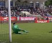 Gafă de curtea școlii în FC Botoșani - FCU Craiova » Portarul oltenilor s-a făcut de râs și a luat un gol de „Cascadorii râsului”