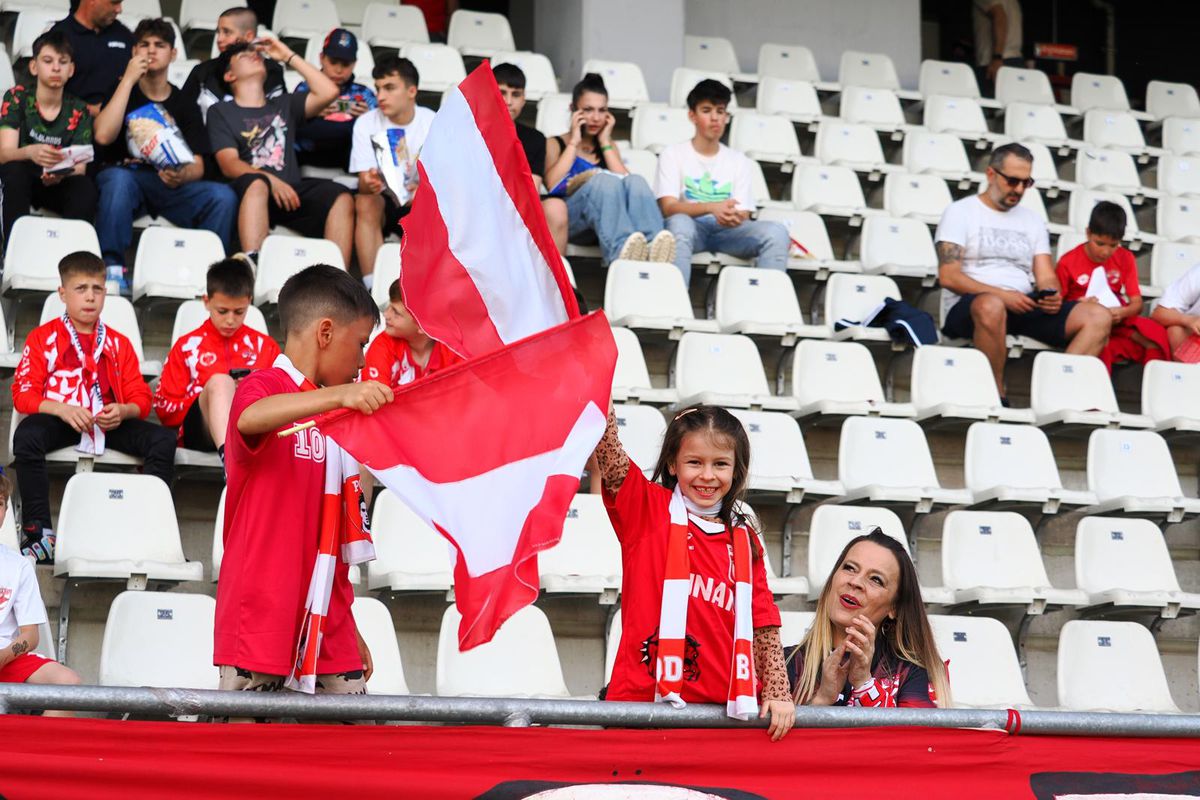 Revenirea „Pitbull-ului”, izbucnirea lui Caparco și ultrașii „falși”: „Din cauza voastră arde cămașa pe noi!” » 10 informații de pe stadion, înainte de Dinamo - Poli Iași