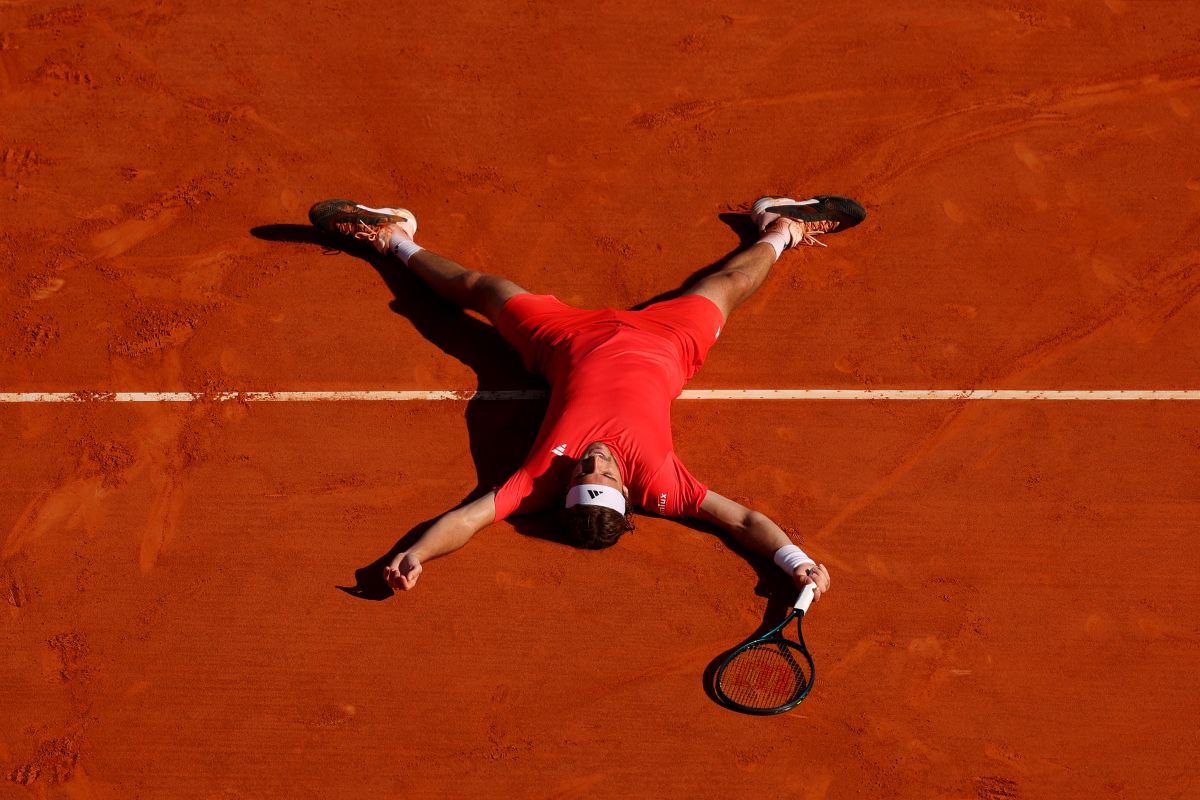 Tsitsipas e Mister Monte Carlo! Pentru a treia oară, grecul câștigă pe zgura din Principat