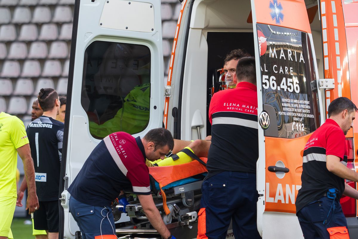 „Multiple fracturi craniene” » Prim diagnostic CRUNT la spital pentru Luca Mihai, după intrarea violentă a lui Homawoo. Doctorii vor să sesizeze Poliția!