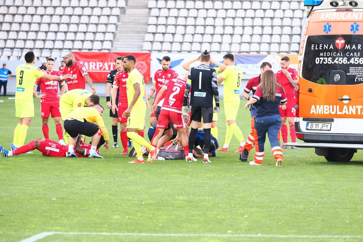 Clipe înspăimântătoare sub ochii copiilor, la Dinamo - Poli Iași » Mama fotbalistului lăsat lat de Homawoo, în lacrimi la ușile ambulanței