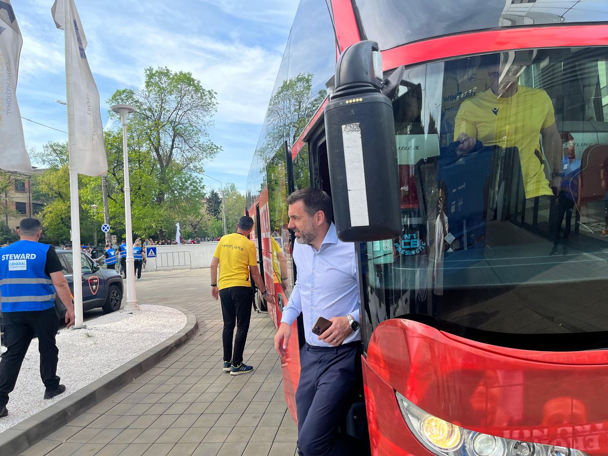 Revenirea „Pitbull-ului”, izbucnirea lui Caparco și ultrașii „falși”: „Din cauza voastră arde cămașa pe noi!” » 10 informații de pe stadion, înainte de Dinamo - Poli Iași