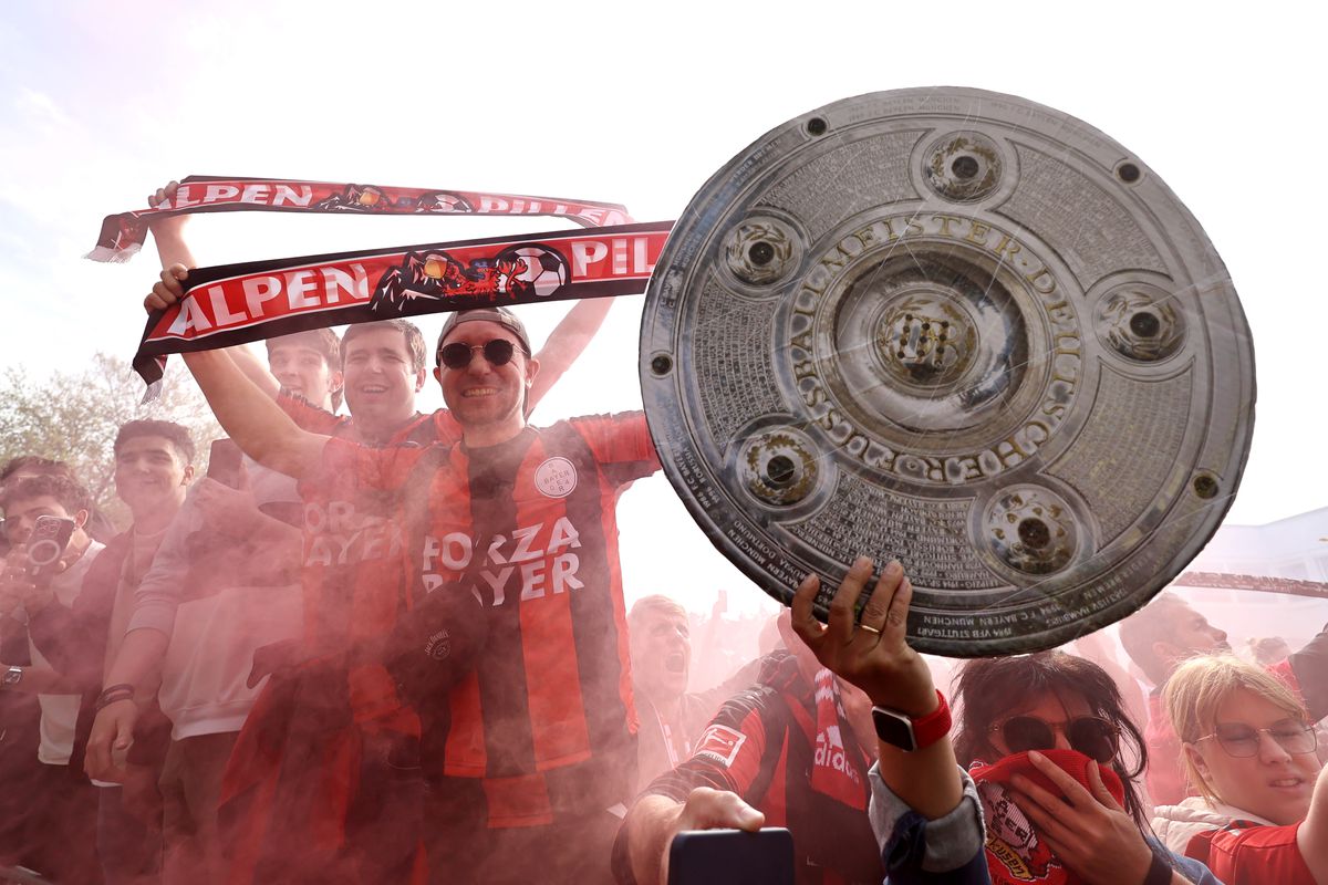 Fanii lui Bayer Leverkusen înainte de meciul cu Werder