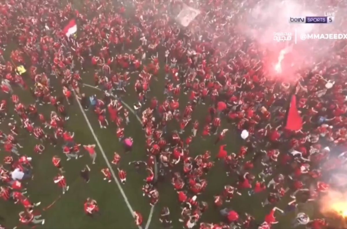 Bucurie fără margini la Leverkusen! Fanii au intrat pe teren în timpul meciului » Xabi Alonso a adus în stil mare primul TITLU din istoria de 120 de ani a clubului