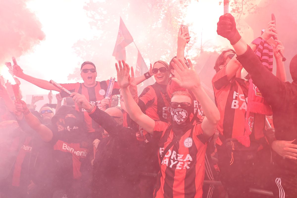 Fanii lui Bayer Leverkusen înainte de meciul cu Werder