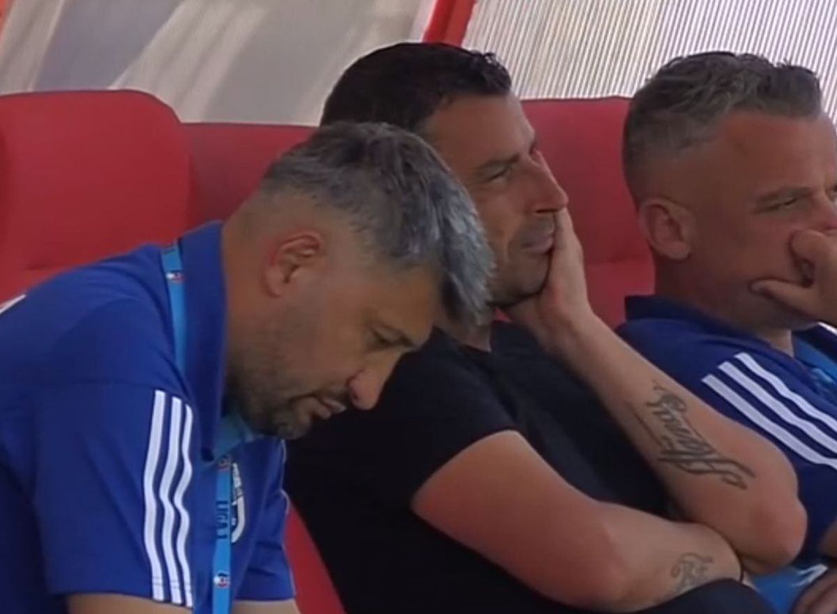 A început scandalul: fanii de la FCU Craiova i-au băgat în ședință pe Trică și pe jucători