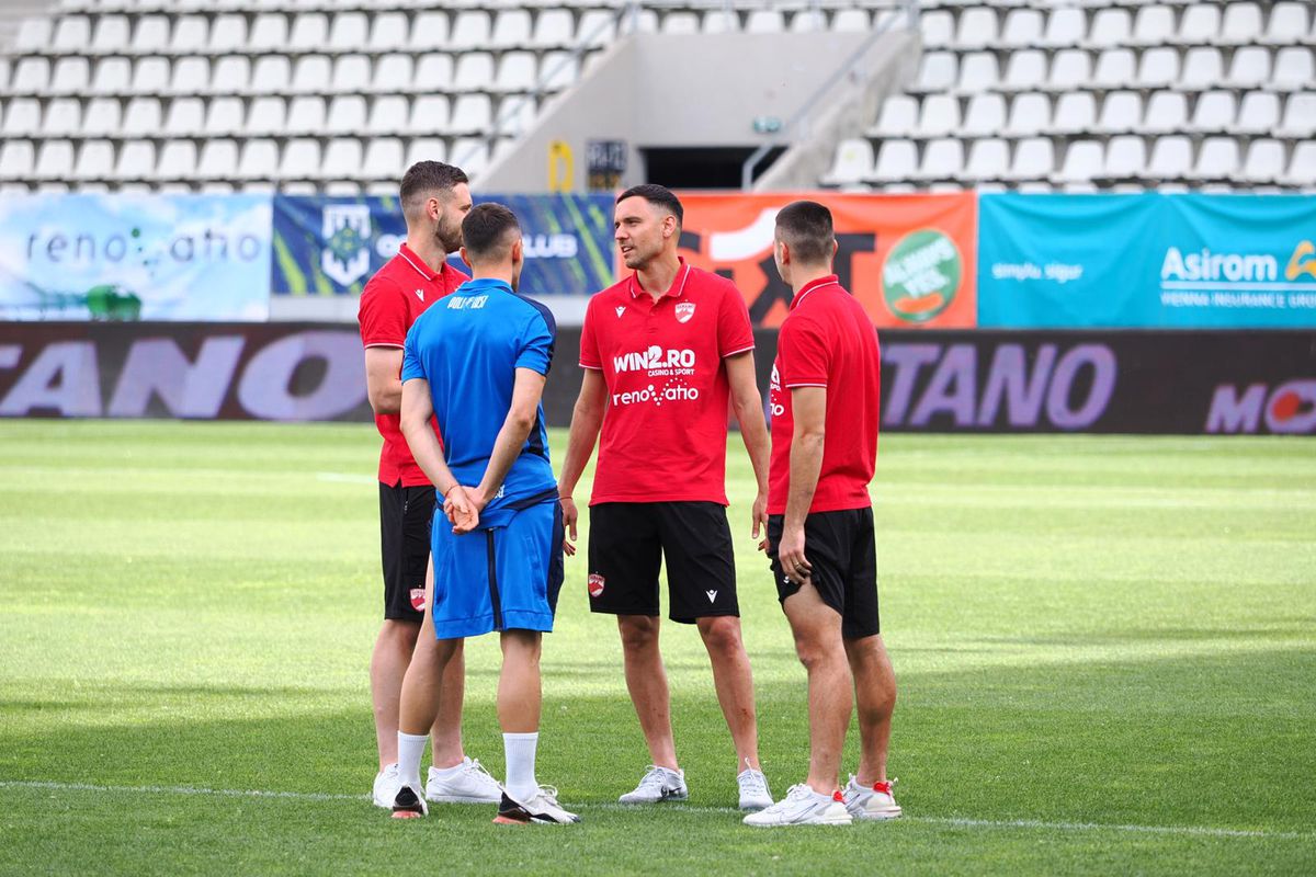 Revenirea „Pitbull-ului”, izbucnirea lui Caparco și ultrașii „falși”: „Din cauza voastră arde cămașa pe noi!” » 10 informații de pe stadion, înainte de Dinamo - Poli Iași