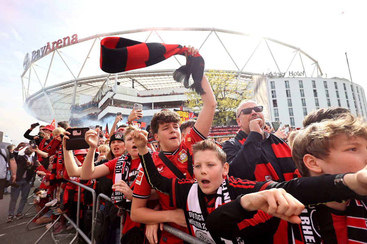 Fanii lui Bayer Leverkusen înainte de meciul cu Werder