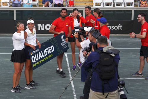 Ana Bogdan și Jaqueline Cristian, după calificarea la turneul final al Billie Jean King Cup Foto: Imago Images