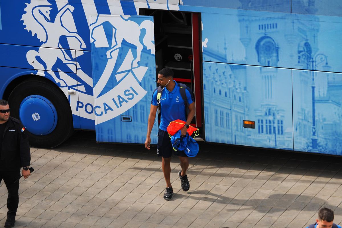 Revenirea „Pitbull-ului”, izbucnirea lui Caparco și ultrașii „falși”: „Din cauza voastră arde cămașa pe noi!” » 10 informații de pe stadion, înainte de Dinamo - Poli Iași