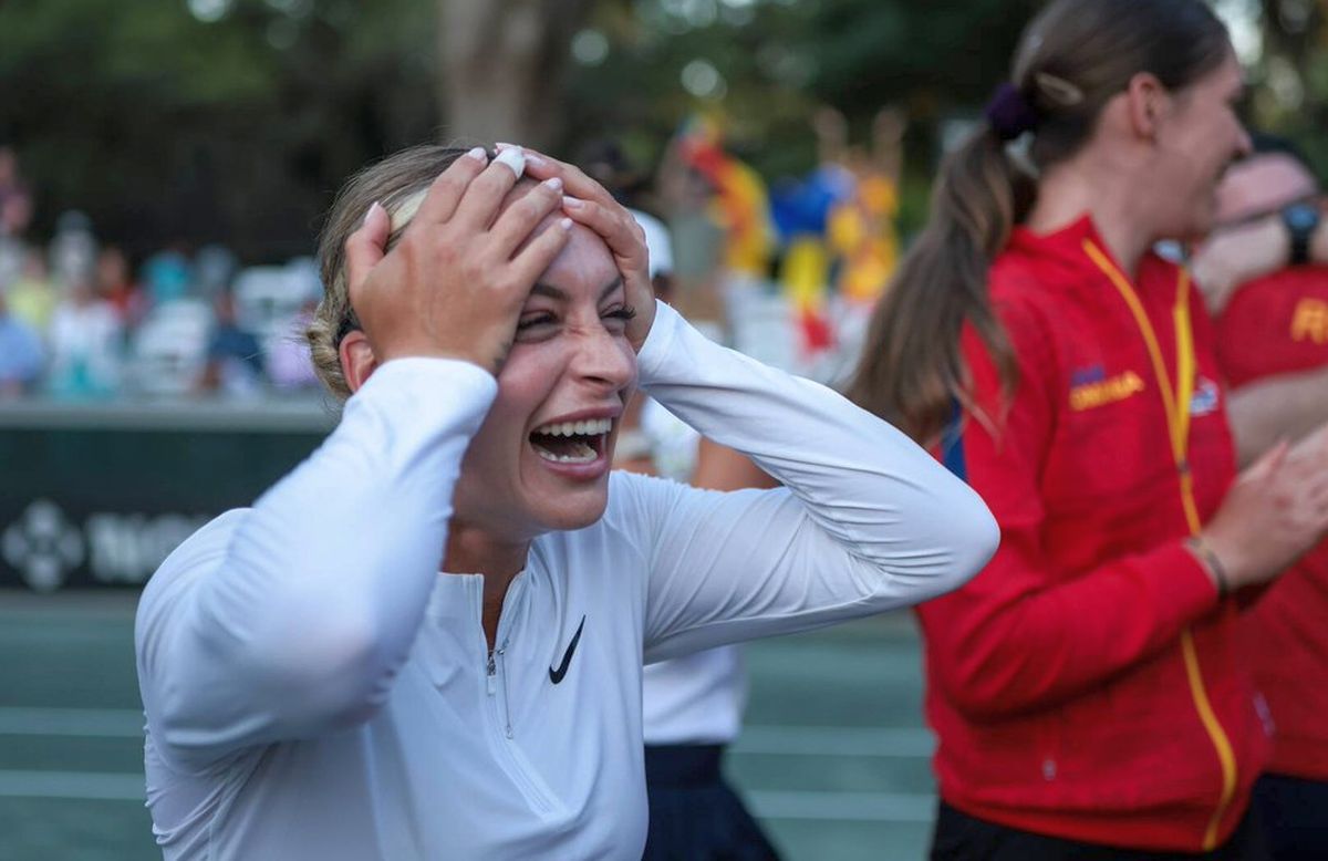 Lacrimi și hora bucuriei » Cum a sărbătorit România revenirea incredibilă cu Ucraina