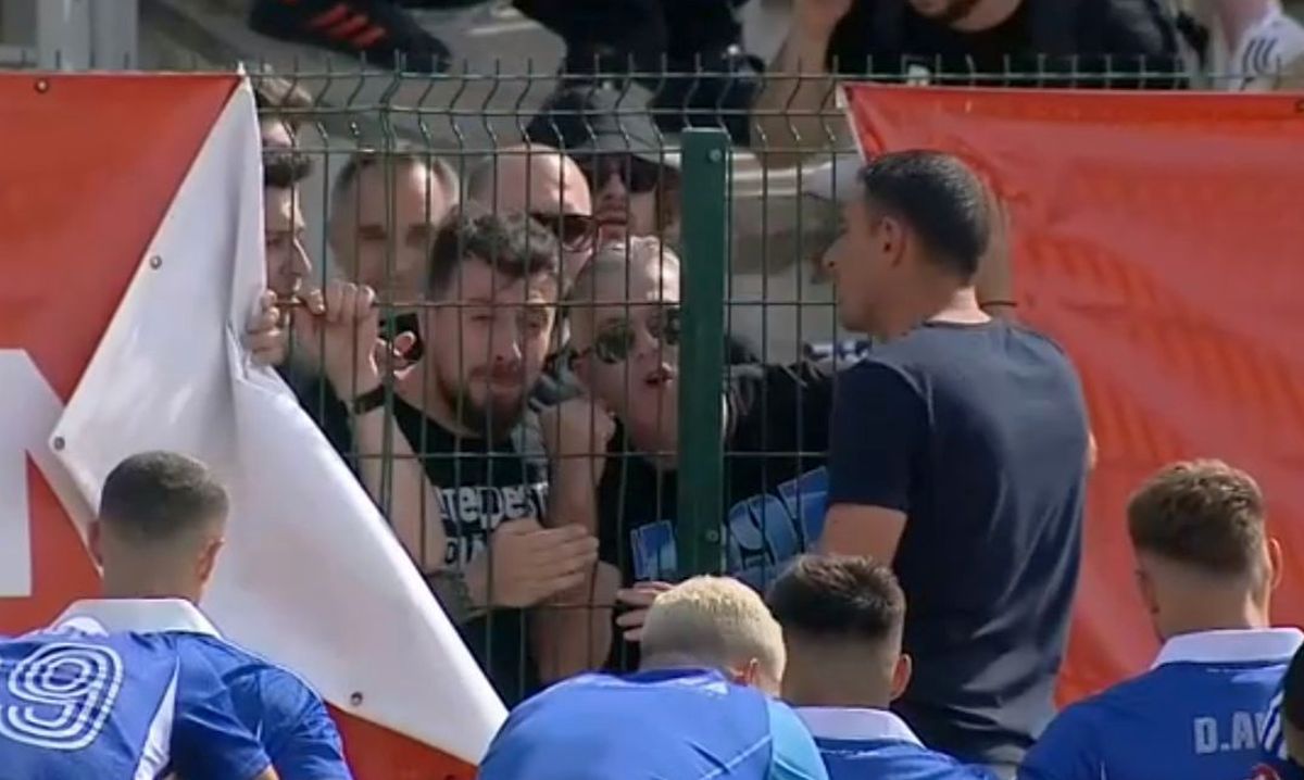 A început scandalul: fanii de la FCU Craiova i-au băgat în ședință pe Trică și pe jucători
