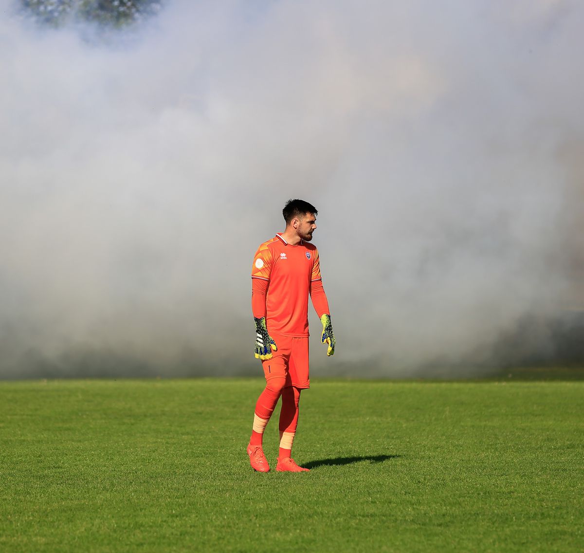 Scenografia ultrașilor români din Liga 3 a făcut înconjurul lumii: „In vino veritas”