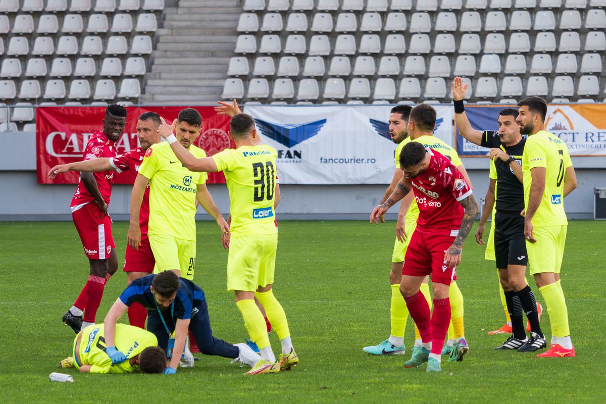 Luca Mihai, accidentare în Dinamo - Poli Iași 1-0