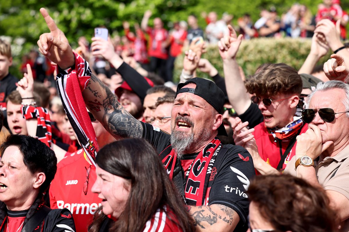 Fanii lui Bayer Leverkusen înainte de meciul cu Werder