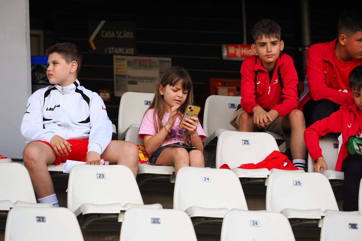 Revenirea „Pitbull-ului”, izbucnirea lui Caparco și ultrașii „falși”: „Din cauza voastră arde cămașa pe noi!” » 10 informații de pe stadion, înainte de Dinamo - Poli Iași