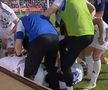 Gafă de curtea școlii în FC Botoșani - FCU Craiova » Portarul oltenilor s-a făcut de râs și a luat un gol de „Cascadorii râsului”