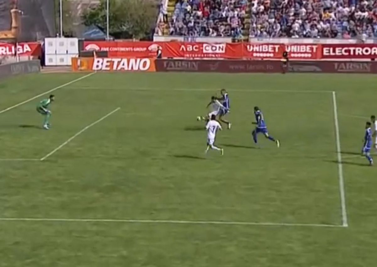 Gafă de curtea școlii în FC Botoșani - FCU Craiova » Portarul oltenilor s-a făcut de râs și a luat un gol de „Cascadorii râsului”