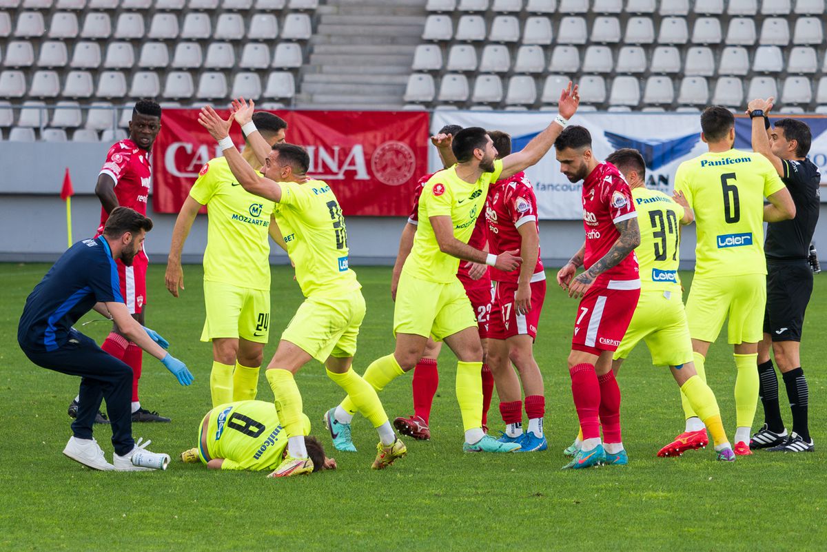 Luca Mihai, accidentare în Dinamo - Poli Iași 1-0