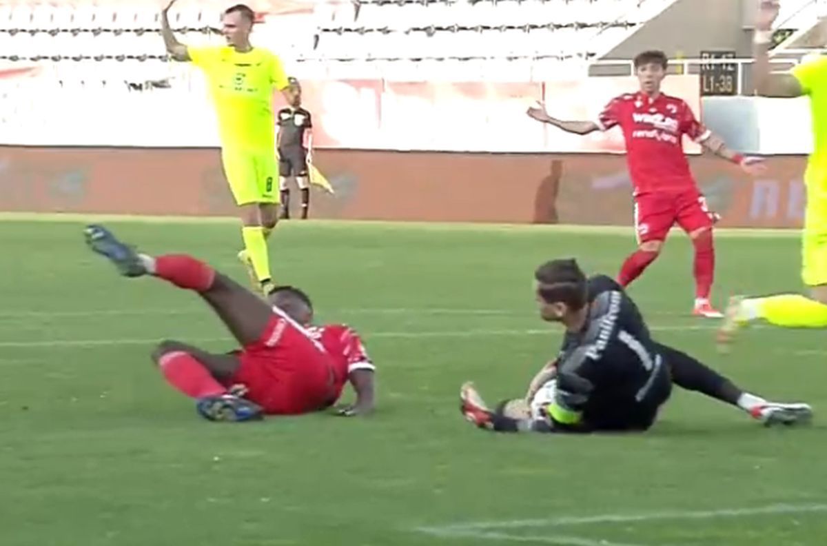 Milostiv cu Dinamo, neiertător cu ieșenii » Hațegan a judecat diferit două faze delicate în Dinamo - Poli Iași: verdictul specialistului