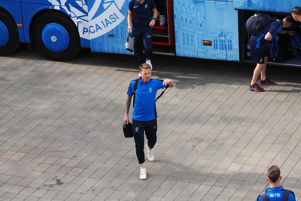 Revenirea „Pitbull-ului”, izbucnirea lui Caparco și ultrașii „falși”: „Din cauza voastră arde cămașa pe noi!” » 10 informații de pe stadion, înainte de Dinamo - Poli Iași