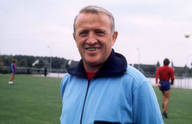 La un pas să bată recordul vechi de 52 de ani! Legendarul antrenor român de la Ajax poate fi egalat