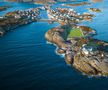 Stadionul Henningsvaer, Norvegia - într-un mic sat de pescari, unul dintre cele mai idilice terenuri din lume