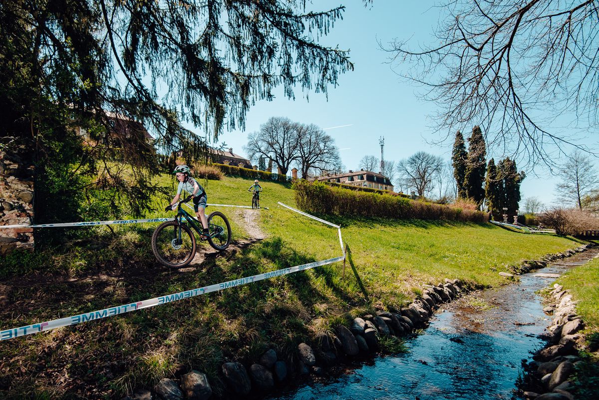 Start spectaculos de sezon în mountain bike-ul românesc: imagini memorabile de la Triada MTB Avrig 2025