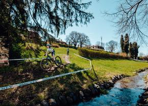 Start spectaculos de sezon în mountain bike-ul românesc: imagini memorabile de la Triada MTB Avrig 2025
