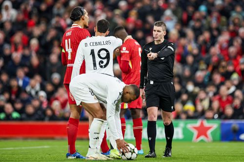 Kylian Mbappe a primit în meciul cu Liverpool de la Francois Letexier un penalty, pe care l-a ratat însă / Foto: Imago