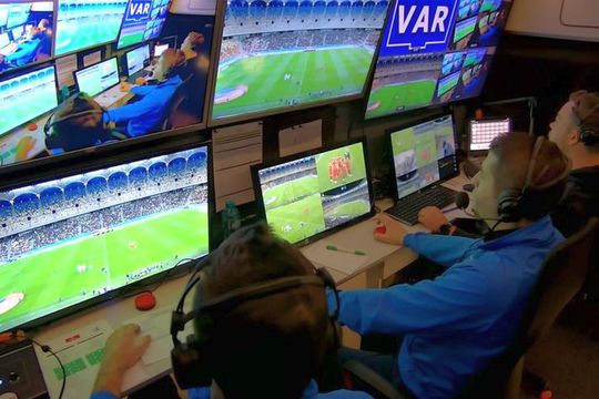 Imagine din camera VAR la un meci de Superligă