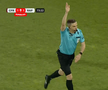 Fază controversată în CFR Cluj - Rapid » Arbitrul l-a eliminat pentru simulare în minutul 70, dar a schimbat decizia după VAR! Verdictul specialistului
