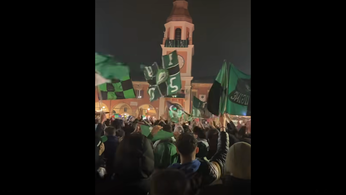 Fanii lui Sassuolo au sărbătorit în stradă promovarea în Serie A » Imagini superbe din centrul orașului