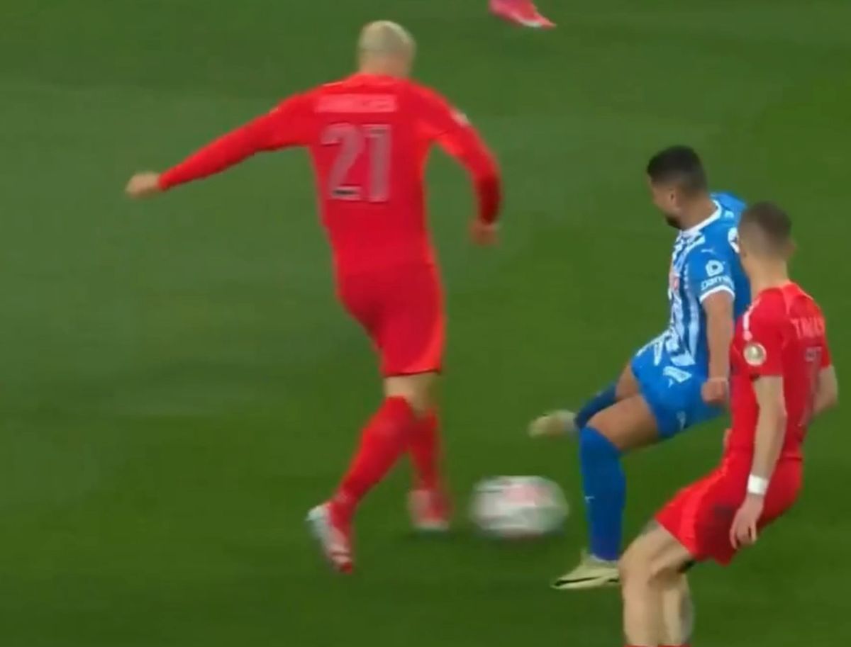 Faultul lui Vladimir Screciu asupra lui Vlad Chiricheș, în Craiova - FCSB 0-0