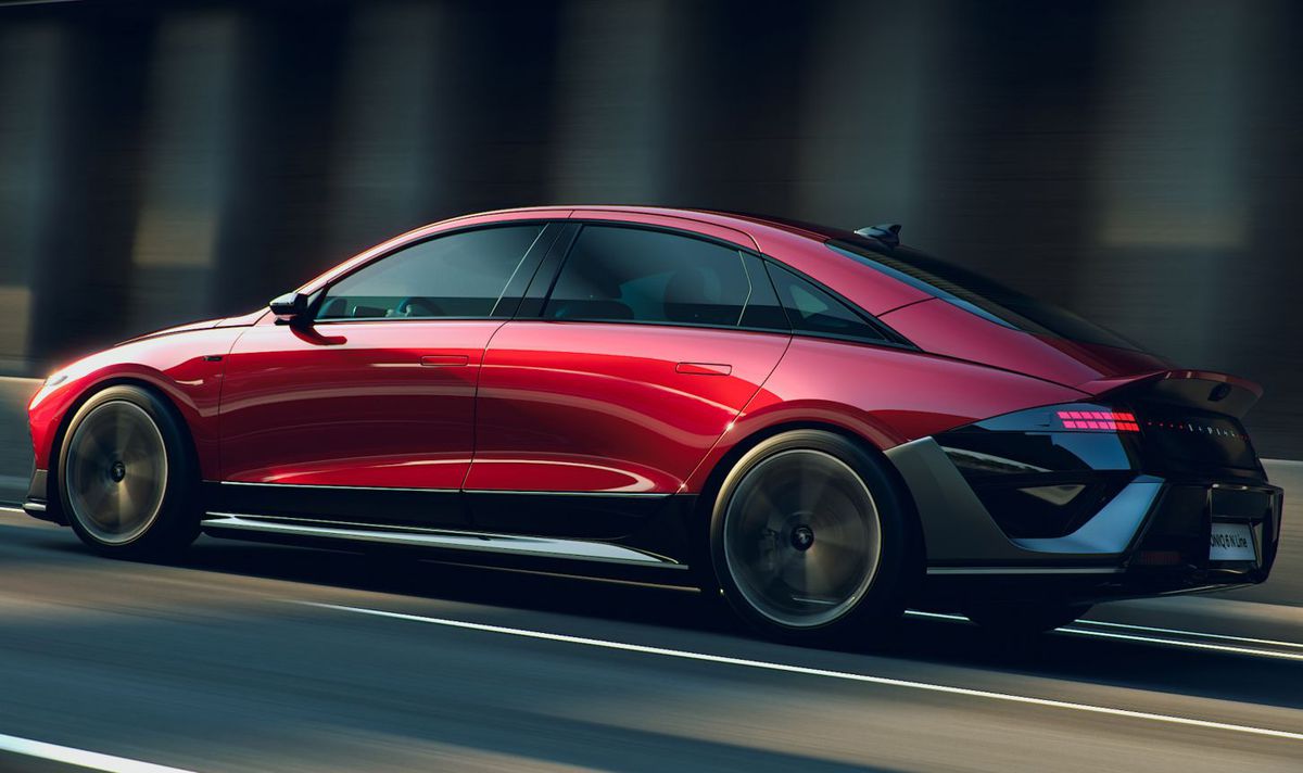 Mașina tot mai iubită de români a lansat un nou model! Are „bot de rechin” și e mai ieftină decât Toyota sau Nissan