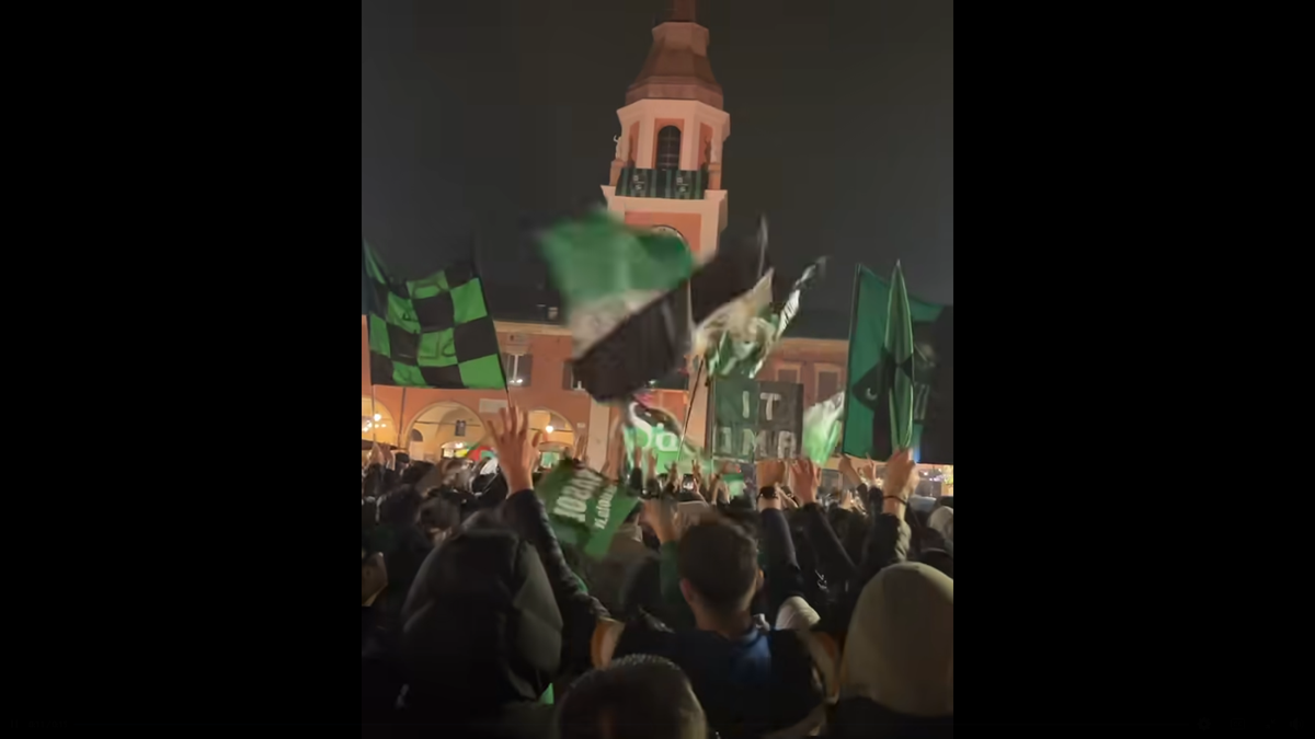 Fanii lui Sassuolo au sărbătorit în stradă promovarea în Serie A » Imagini superbe din centrul orașului