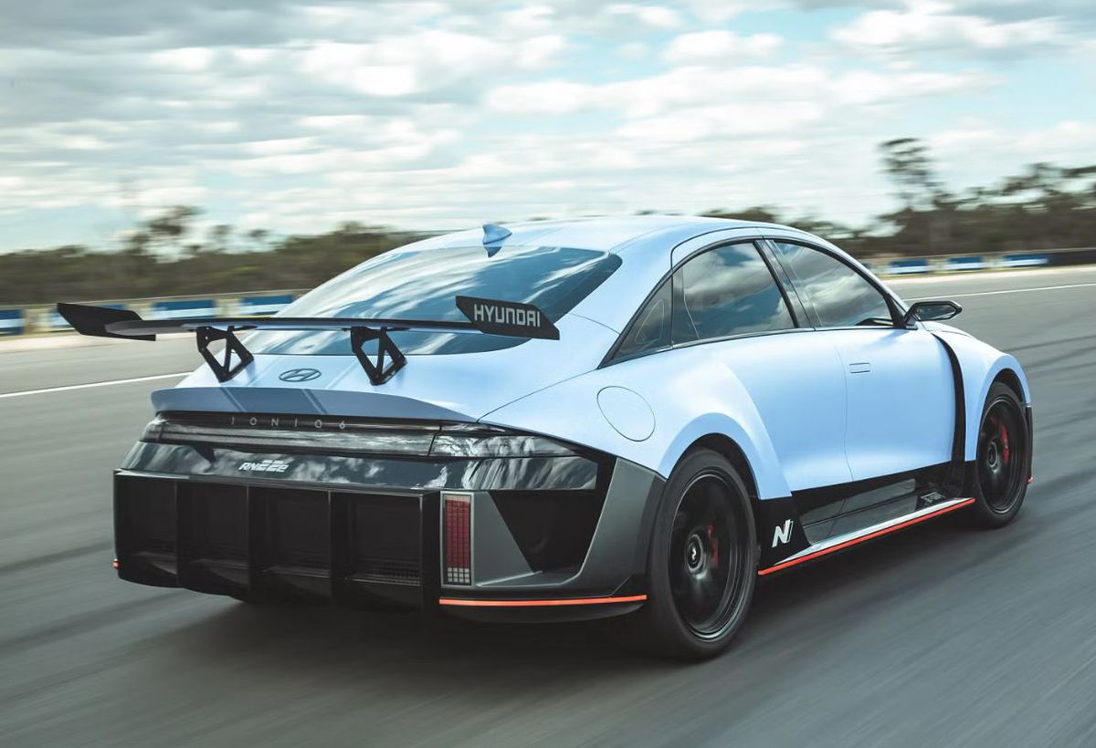 Mașina tot mai iubită de români a lansat un nou model! Are „bot de rechin” și e mai ieftină decât Toyota sau Nissan