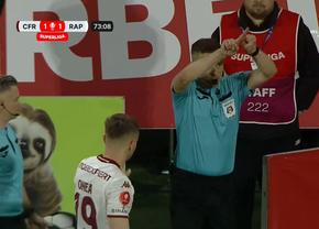 Fază controversată în CFR Cluj - Rapid » Arbitrul l-a eliminat pentru simulare în minutul 70, dar a schimbat decizia după VAR! Verdictul specialistului
