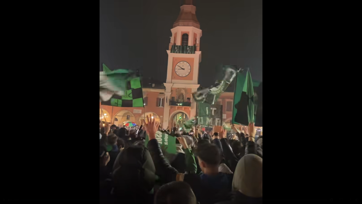 Fanii lui Sassuolo au sărbătorit în stradă promovarea în Serie A » Imagini superbe din centrul orașului