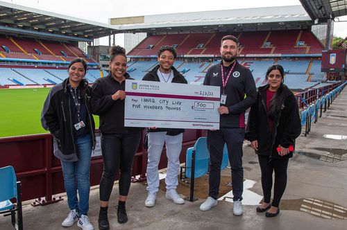 Ștefan Ferencz, în activitatea lui la Aston  Villa // foto: arhiva personală
